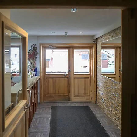 Zvoncica, Vin Appartement